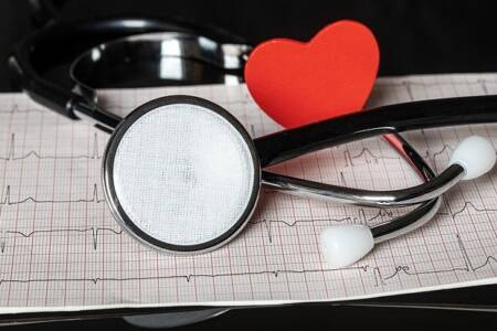 Cardiologist shares heart attack warning after several high profile cases