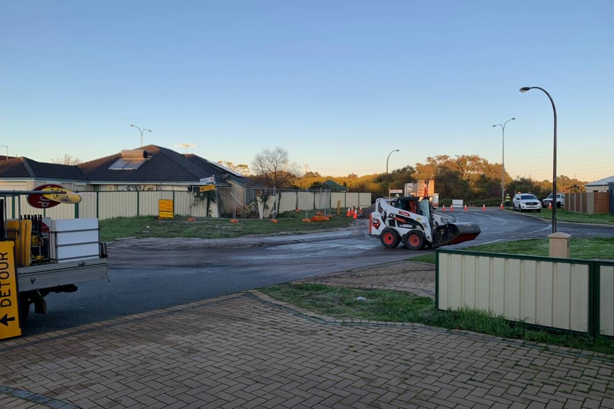 Article image for Water main burst floods suburban street in Success