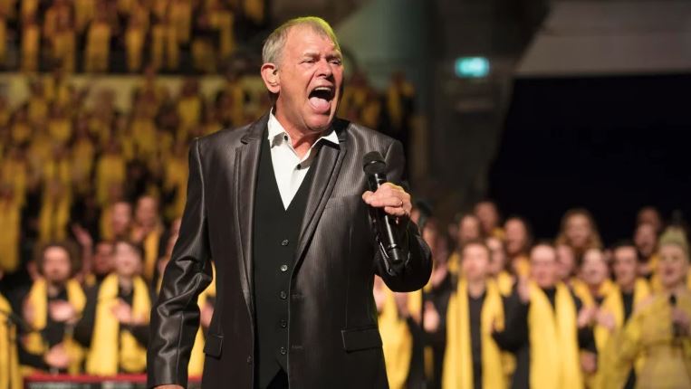 Article image for John Farnham family tight-lipped on cancer diagnosis