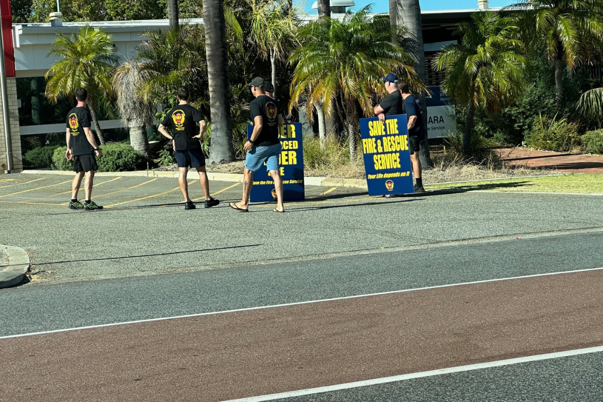 Article image for WA firefighters protest to highlight the crumbling of the service 