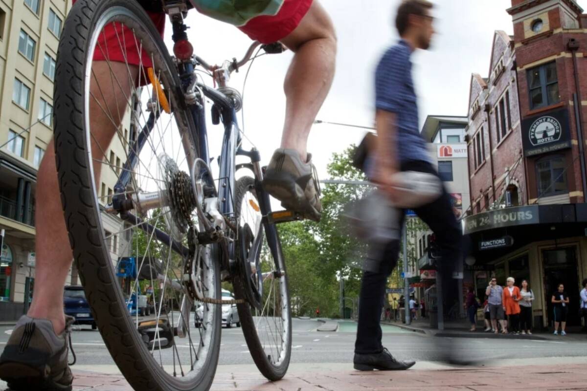 Article image for New research shows less than 1% of Aussies cycle to work