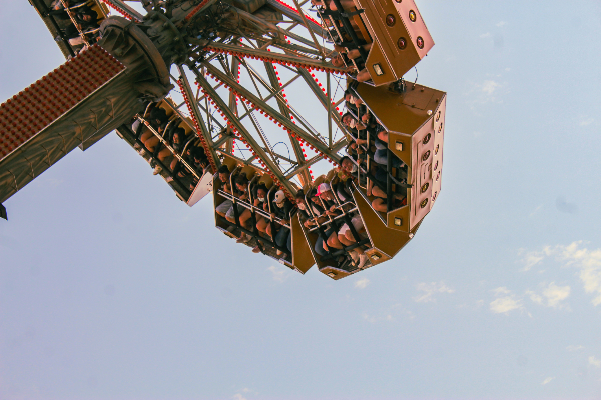 Article image for Theme park patrons stuck upside down on an amusement ride