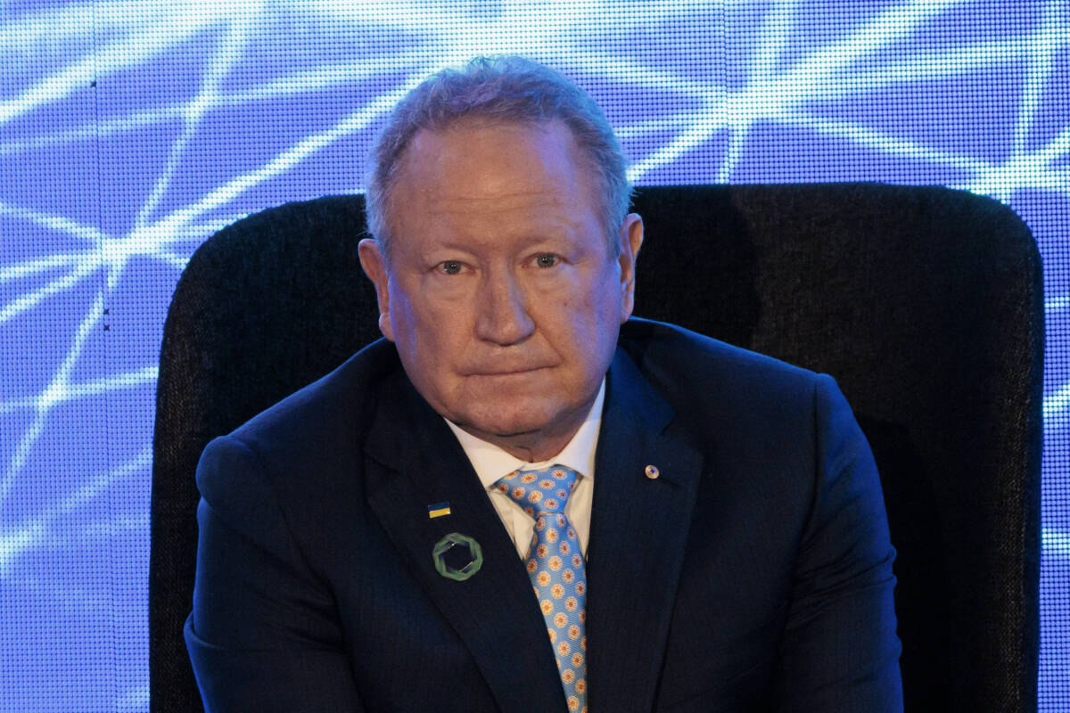 Article image for Fortescue chairman Andrew Forrest remains committed to green technology commitment despite 700 job cuts