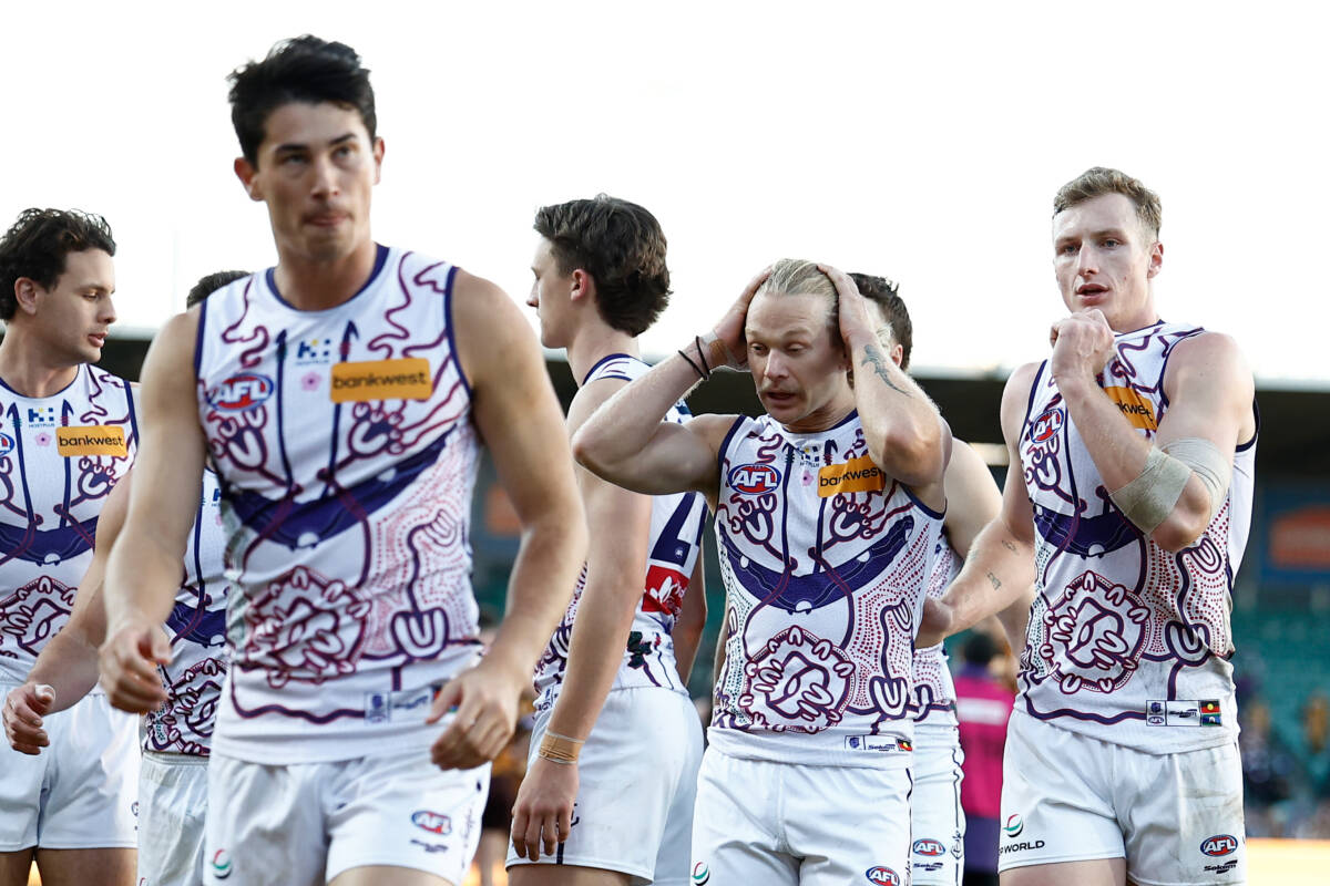 Article image for Fremantle Dockers caught up in charter flight water issue on their way back to Perth