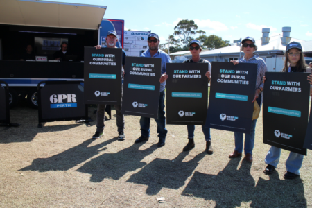 Live sheep export debate continues with Anthony Albanese in Perth