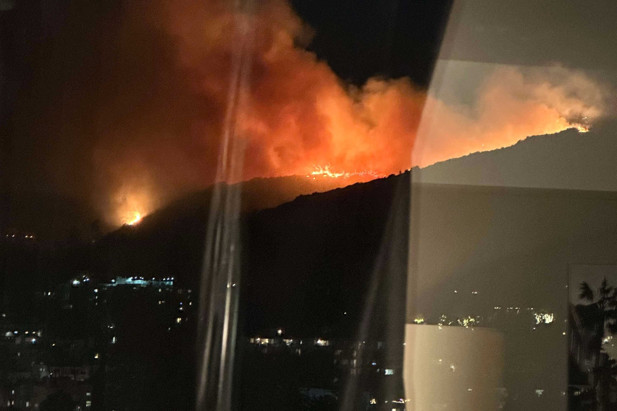 Article image for LA fires on the doorstep of Hollywood